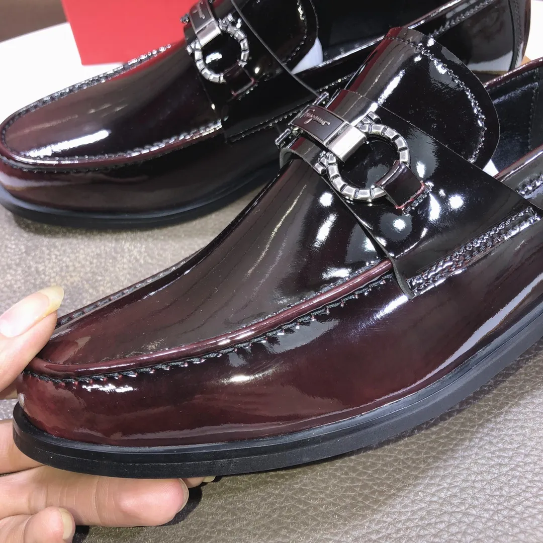 Men's shoes💰480💰[Ferragamo/Ferragamo] The latest model in the counter. Original imported high-quality cowhide with open sides + imported sheepskin lining + original luxury metal buckle + original combination outsole. Comparison without pressure. 38--45 (45 is custom-made and cannot be returned or exchanged)